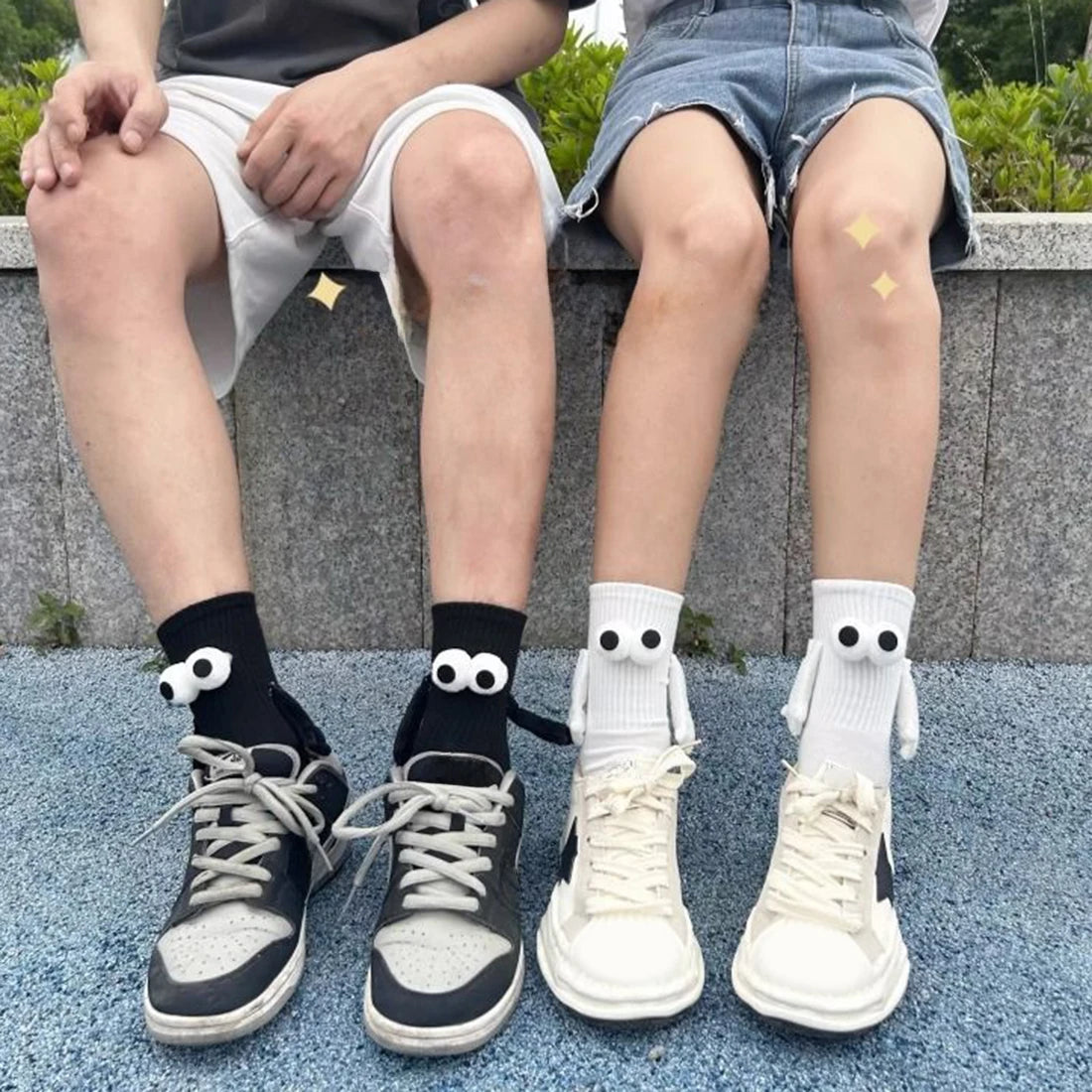 Hand-Holding Socks – A Fun Friendship Magnet and the Ultimate Useless Gift 😊🧦✨