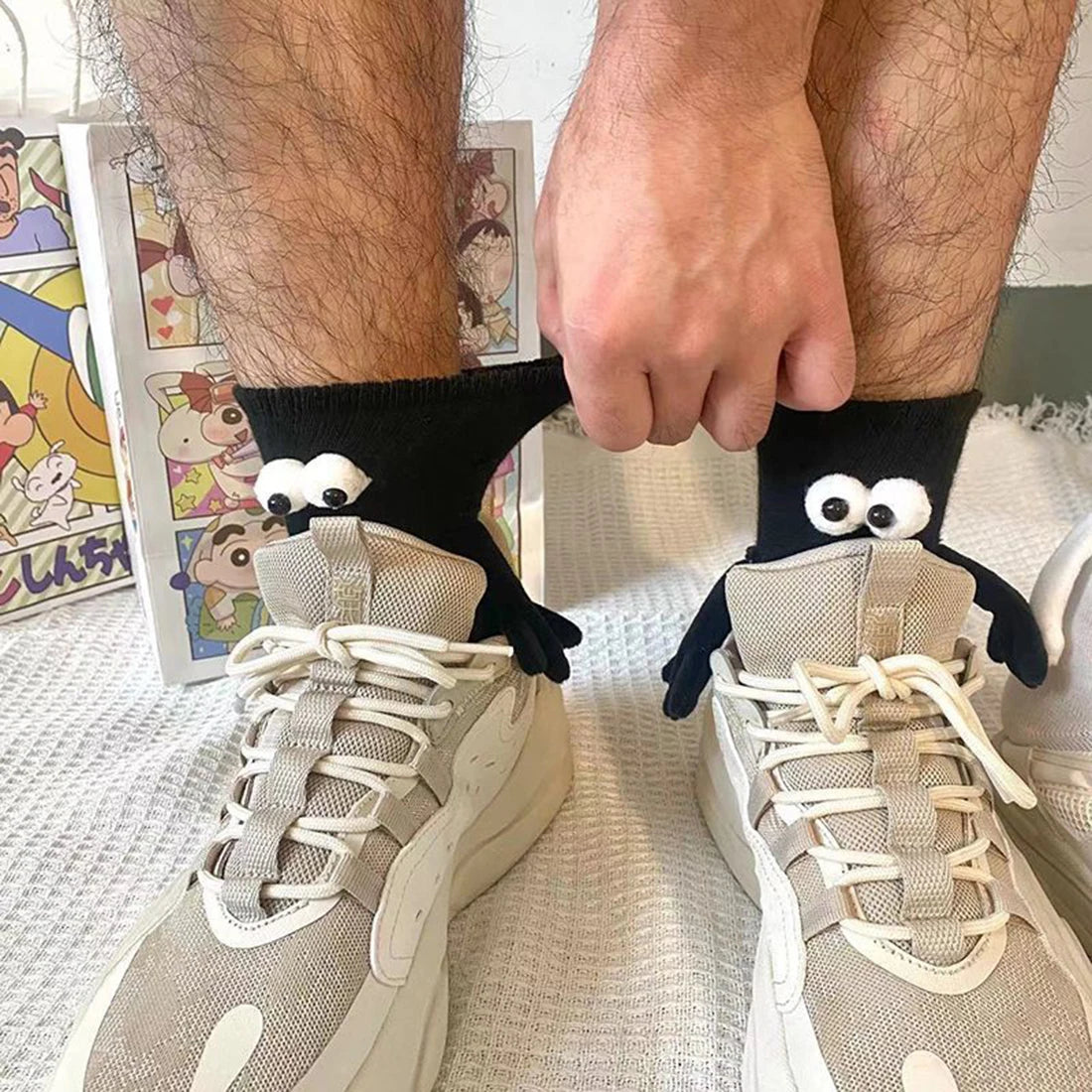 Hand-Holding Socks – A Fun Friendship Magnet and the Ultimate Useless Gift 😊🧦✨