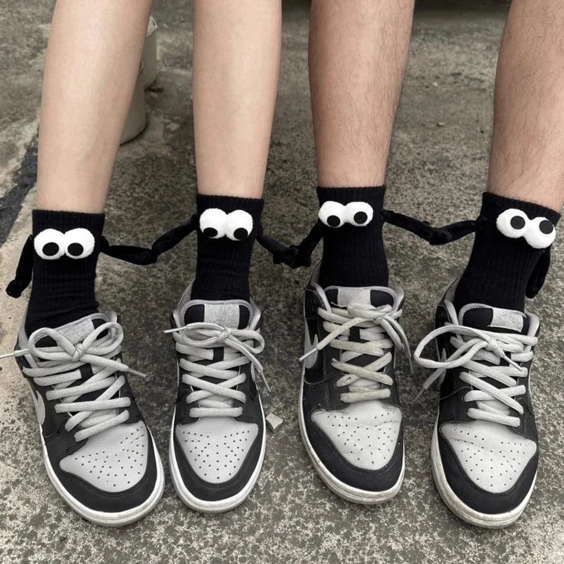 Hand-Holding Socks – A Fun Friendship Magnet and the Ultimate Useless Gift 😊🧦✨
