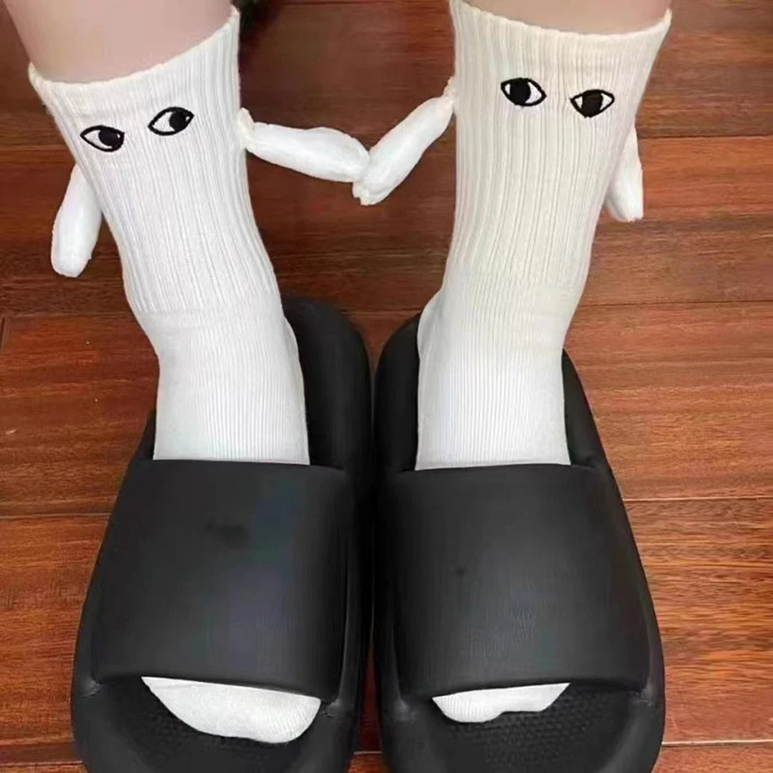 Hand-Holding Socks – A Fun Friendship Magnet and the Ultimate Useless Gift 😊🧦✨